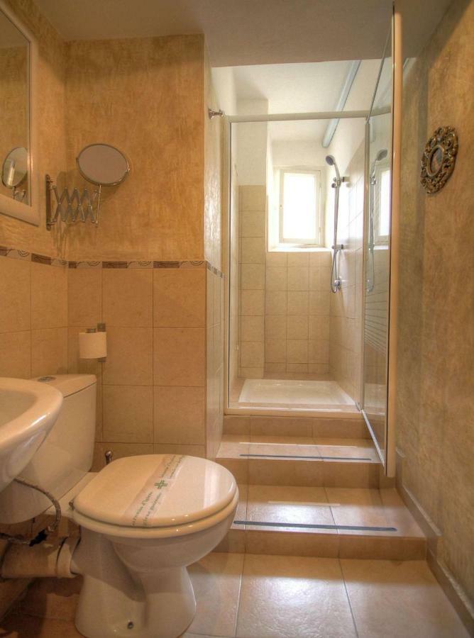 Bed and Breakfast Art Domus Reale Рим Экстерьер фото